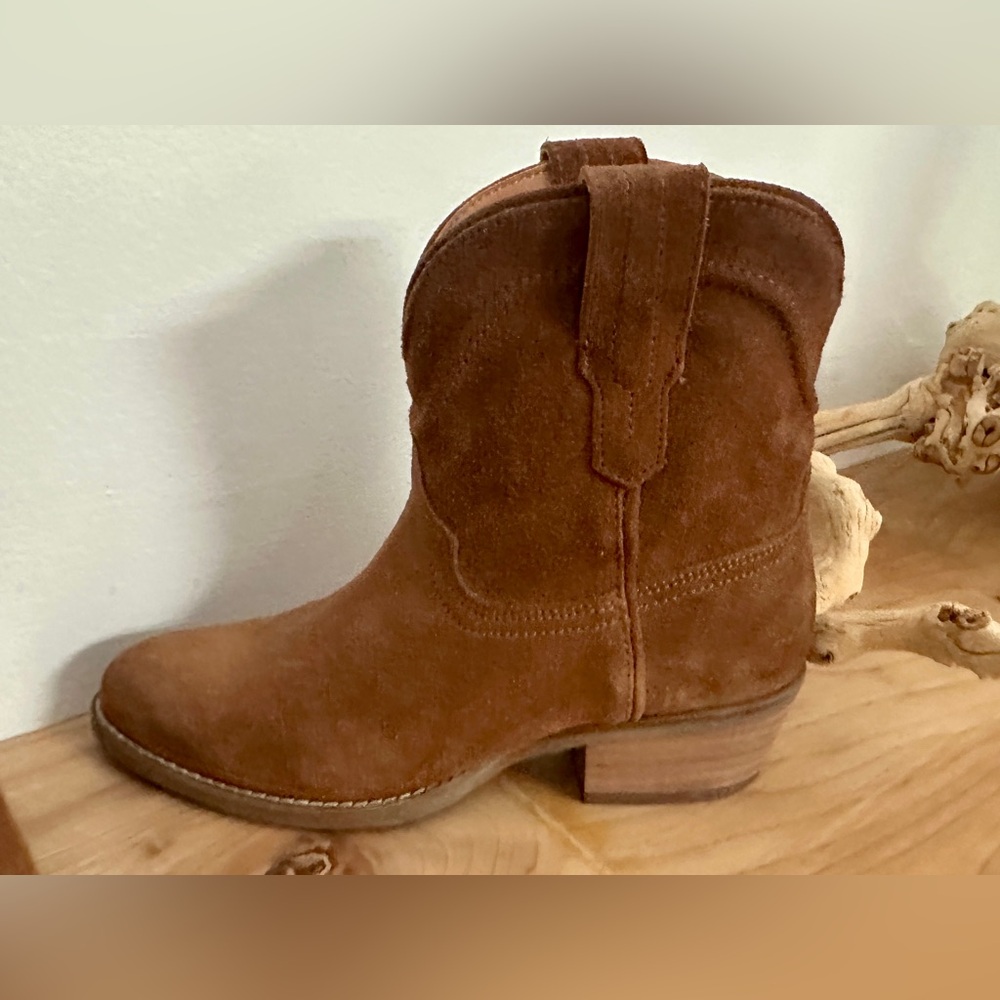 Dingo Suede Booties NIB
**See description for sizing** - Picture 2 of 11